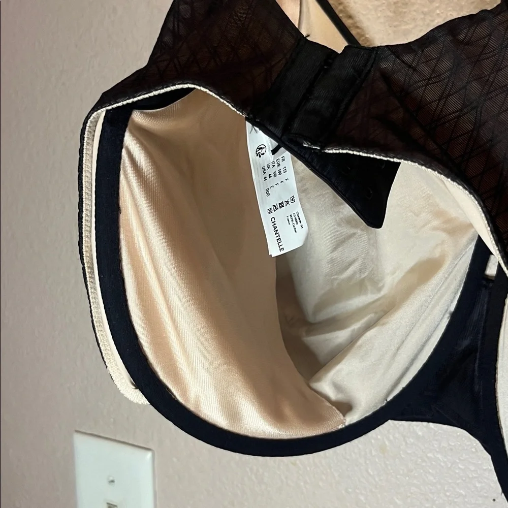 Chantelle Women’s Smooth Lines Bra Size 44DDD Black